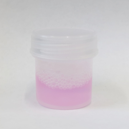 <p>Жидкость Instant Tarnish Remover для моментальной очистки от потемнения изделий из серебра, золота, меди, латуни. Также подходит для посеребренных/позолоченных вещей, но воздействие должно быть очень краткосрочным, чтобы покрытие не разъелось. Инструкция в полном описании. Эти небольшие баночки-пробники мы разливаем для наших покупателей из больших банок (оригинальная банка представлена на дополнительных фотографиях товара). Цвет жидкости в разных партиях может варьироваться от почти прозрачного до ярко-розового. На дне может появиться осадок. Баночка заполнена примерно на половину, чтобы можно было макать очищаемое изделие прямо в неё. Данная жидкость расходуется очень экономно. Цена за 1 баночку - около 10 мл жидкости.</p>