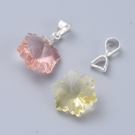 <p>Держатель для кулонов (зажимной бейл). Подходит для бусин-бриолеток (бриолетов) и других бусин с поперечным отверстием сверху. Длина вместе с подвижной петелькой 12 мм., общая длина штырьков - около 4 мм. Оттенок может отличаться от фотографии и в разных поставках. Цена за 1 шт.</p>