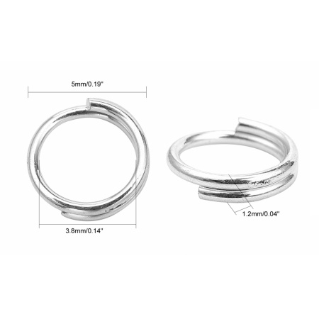 Соединительное колечко, 5мм (толщина 0.6мм, внутренний размер 3.8мм), двойное, базовый материал - латунь, серебристое, 5 грамм <p>Бюджетные двойные колечки цвета светлого серебра. Оттенок может отличаться от фотографии и в разных поставках. Отлично подойдут в качестве держателей для тяжелых подвесок. Толщина проволоки - около 0.6 мм, толщина двойной части - около 1.2 мм. Цена за упаковку 5 грамм (около 95 штук, фасуются без проверки на дефекты).</p>
