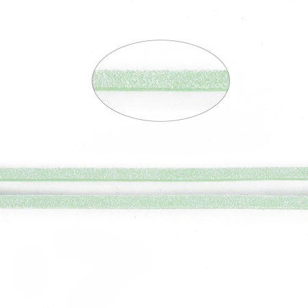 <p>Плоский замшевый шнур, окрашенный нежный зеленовато-голубой цвет (мятный). Оттенок может немного отличаться от представленного на фотографии. Размер шнура может немного отличаться от заявленного. По возможности, продается цельным куском, однако, может поставляться несколькими отрезами. Цена за 5 метров.  </p>