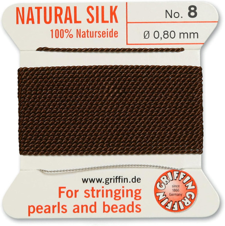 <p>Толстая и прочная нить из высококачественного натурального 100% шелка, произведена компанией Griffin (Германия). К нити прикреплена проволочная иголочка. Идеально подходит для использования с жемчугом и натуральными камнями. Толщина около 0,8 мм. Цена за моток 2 метра.</p>