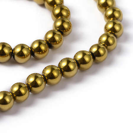 <p>Низка бусин из окрашенного (металлизированного) гематита, цвет золотистый. Бусины могут немного отличаться по форме и размеру. Оттенок может отличаться от фотографии и от партии к партии. Гематит создан искусственно, по составу аналогичен натуральному. В низке около 98 бусин. Низки формируются без проверки каждой бусины на дефекты. Цена за низку.</p>