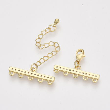 <p>Элитная ювелирная фурнитура премиум класса - Милано люкс (Milano Lux), качественный элемент для создания бижутерии. Набор для окончания многорядного украшения или широкого плетёного браслета/колье. В набор входят 2 соединителя-переходника с 5 на 1 нить размером 28*8 мм, инкрустированных кристально-прозрачными стразами - фианитами (Cubic Zirconia – кубик циркония, CZ, цирконы). К одному концевику прикреплена застежка карабин (лобстер), к другому - цепочка-удлинитель длиной около 5 см. и декоративной капелькой на конце. В застёгнутом виде длина концевиком вместе с замочком (без учёта удлинителя) составляет около 28 мм. Базовый материал латунь, покрытие - позолота (гальваническое напыление золотом 18К). Оттенок может отличаться от фотографии и в разных поставках. При желании концевики можно отсоединить и использовать как коннекторы или подвески. Цена за 1 набор.</p>