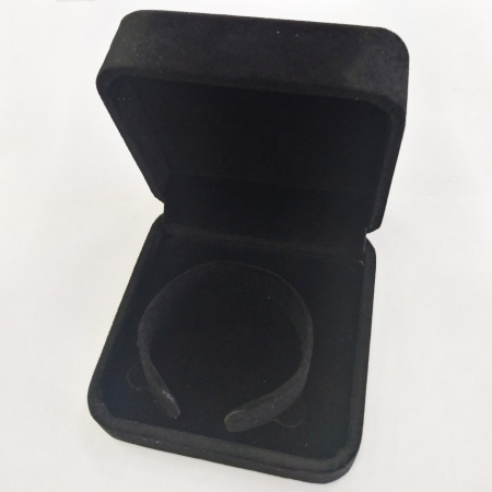 Подарочная коробочка, 9х9х4см, защелкивающаяся, черный велюр, 1 шт.