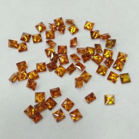 Ювелирный кристалл из фианита, 3х3мм, форма квадрат, янтарный, 1 шт.
