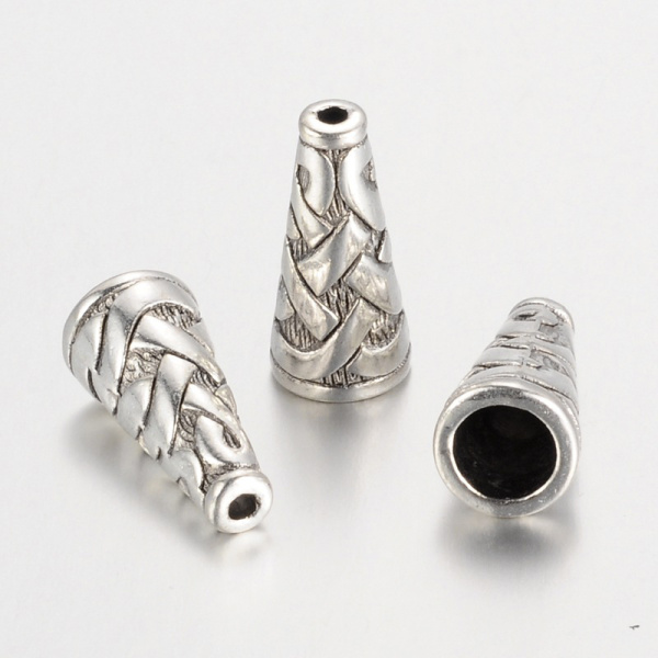 <p>Конус с плетеным узором в кельтском стиле. Можно использовать как обниматель, концевик для кисточки или бисерных жгутов. Оттенок может отличаться от фотографии и в разных поставках. Цена за 1 шт.</p>