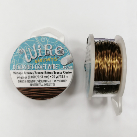 Проволока гибкая, 0.511мм, Wire elements (Craft Wire), не темнеющая, античная бронза, катушка, 18.3 метра <p>Качественная не темнеющая бронзовая проволока для создания украшений и других видов рукоделия. Марка Wire elements (ребрендинг марки Craft Wire pro-quality), цвет - устойчивая к потемнению винтажная бронза (VINTAGE BRONZE tarnish-resistant). Оттенок может отличаться от фотографии. Базовый материал - медь. Толщина 24 gauge (около 0,511 мм). Произведена в Пакистане для американской компании Bead Smith. Намотка может состоять из нескольких частей. Цена за катушку 20 ярдов (около 18.3 метров).</p>