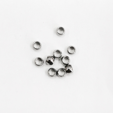 <p>Не темнеющая фурнитура для бижутерии из нержавеющей стали (марка 304, используется в пищевой и медицинской промышленности, не окисляется). Круглые кримпы (стопперы, фиксаторы) размером примерно 3*2 - 3*2.5 мм, внутренний диаметр около 1.9 мм. Оттенок может отличаться от фотографии и в разных поставках. Цена за 50 шт.</p>