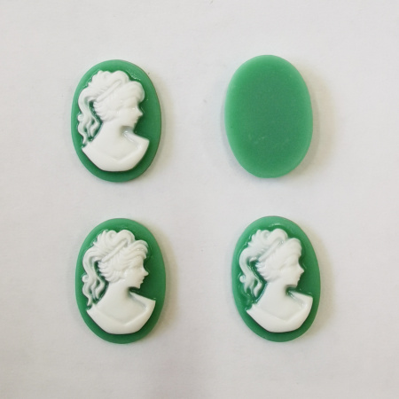 <p>Бюджетная акриловая камея с изображением девушки. Камеи могут немного отличаться по цвету и рисунку. В один заказ мы стараемся класть одинаковые камеи. Производство - Китай. Цена за 10 шт.</p>